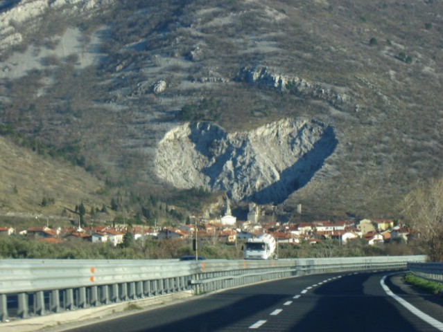 Kamnolom v obliki srčka v okolici Trsta