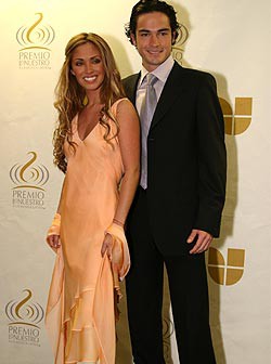 Anahi y Alfonso - foto povečava