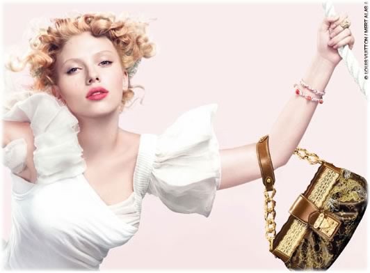 Scarlett Johansson - Louis Vuitton bags - foto