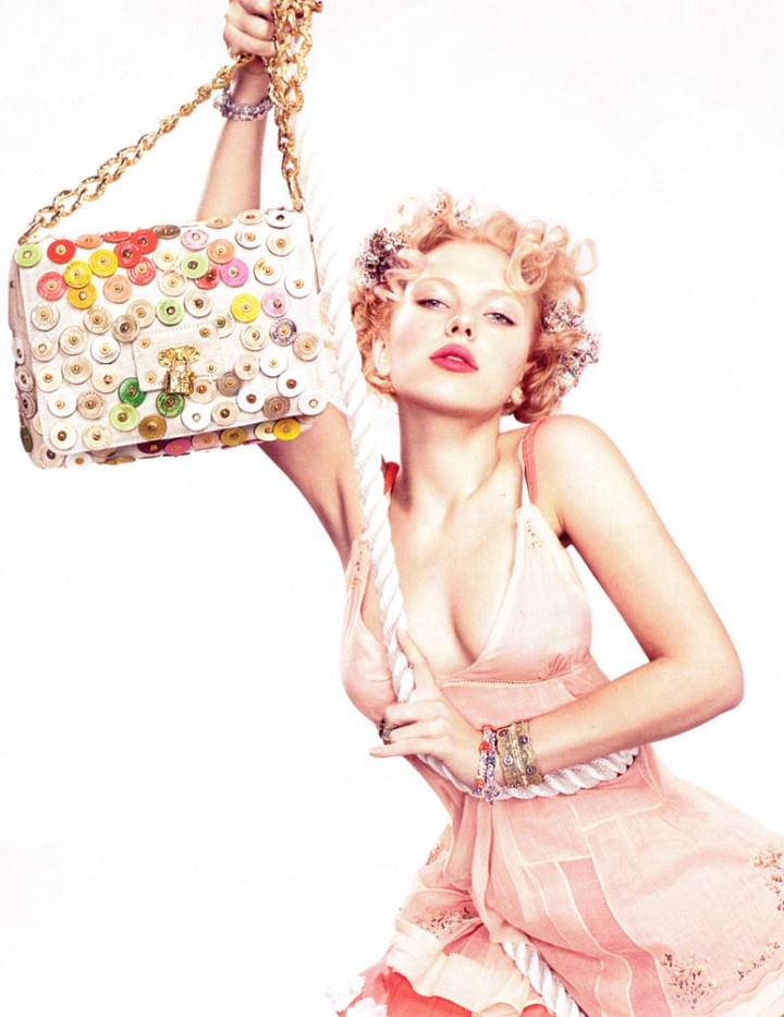 Scarlett Johansson - Louis Vuitton bags - foto povečava