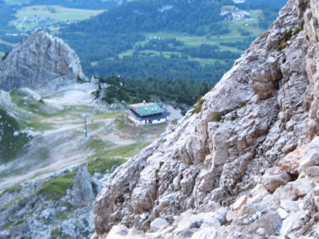 Pogled navzdol na Rif. Pomedes in start smuk proge