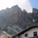 Po grebenu poteka ferata Punta Anna