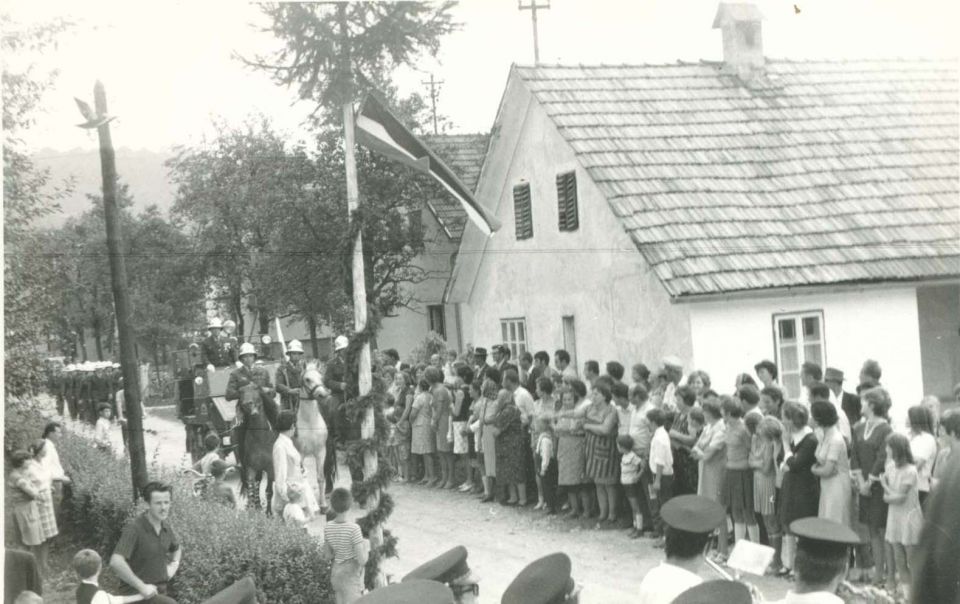 Zgodovina - foto povečava