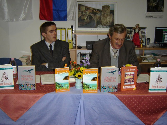 Pisatelj Isnam Taljić (desno), Imam islamske skupnosti v Ljubljan Senad ef. Karišik (levo)