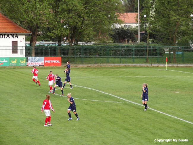 2006-04-25 - Nemcija - Skotska (U-19 zenske) - foto povečava