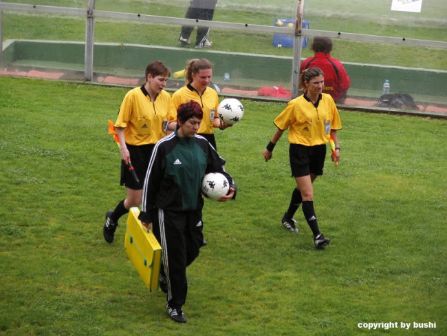 2006-04-27 - Nemcija - Slovenija (U-19 zenske - foto povečava