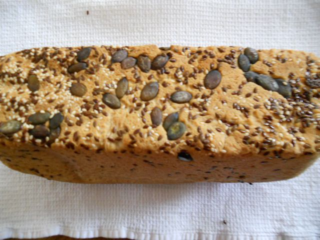 Polnozrnat kruh s semeni (matevž704)