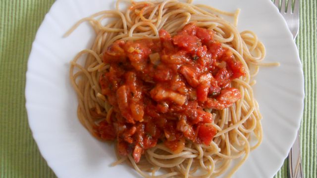 Enostavni špageti s prepraženo slanino (sarabande)