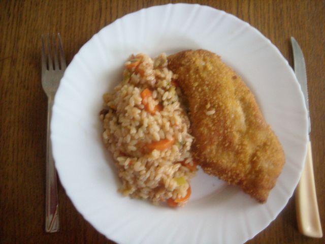 Pohan piščanec, riž z zelenjavo