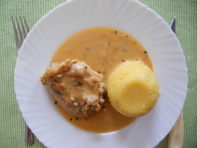 Piščanec v smetanovi omaki, polenta