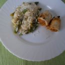 Špargljeva rižota s parmezanom, svinjske roladice