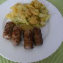 Krompirjeva solata s kumarami, čevapčiči