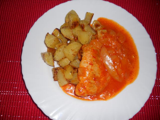 Zrezki po madžarsko, pečen krompir