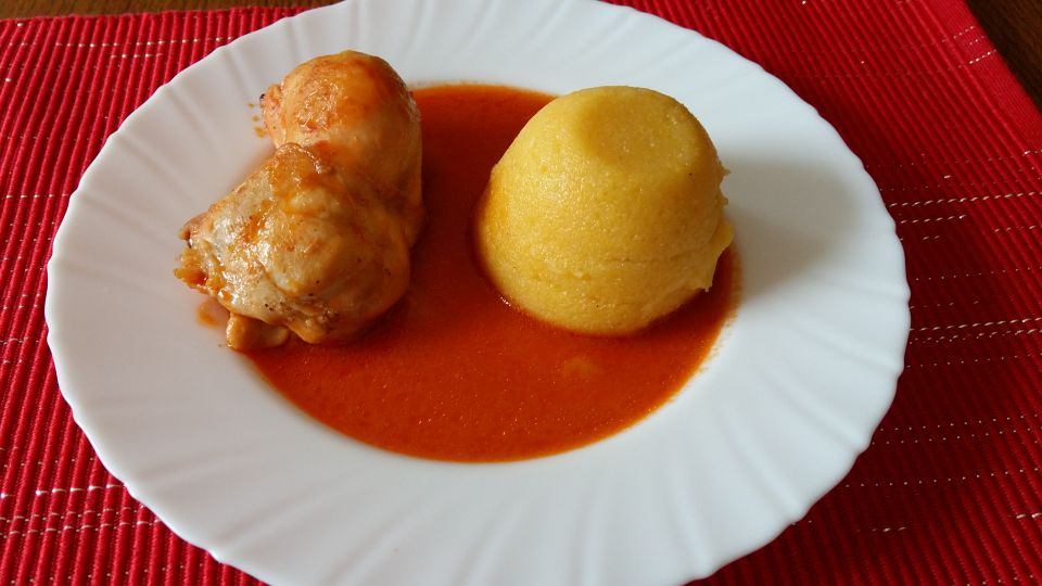 Nadevana piščančja bedra, polenta