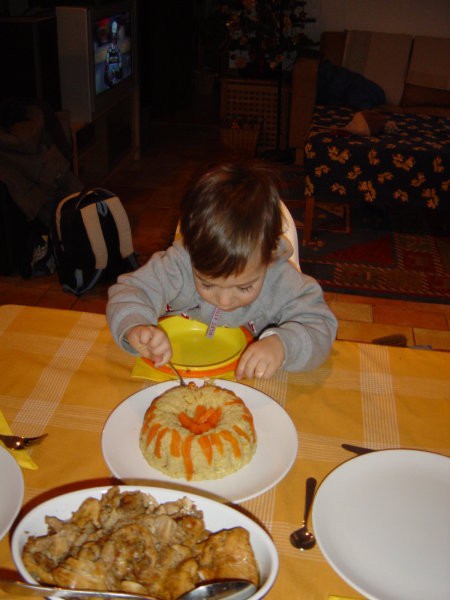 Pojedel sem več kot tričetrt riževo-korenčkove torte! Babi Vera, ti to super  skuhaš!