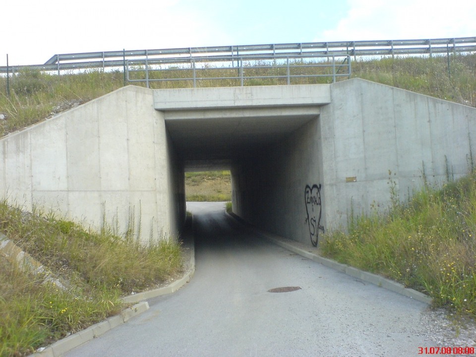 Podvoz pod AC - nedaleč od tunela Dekani
