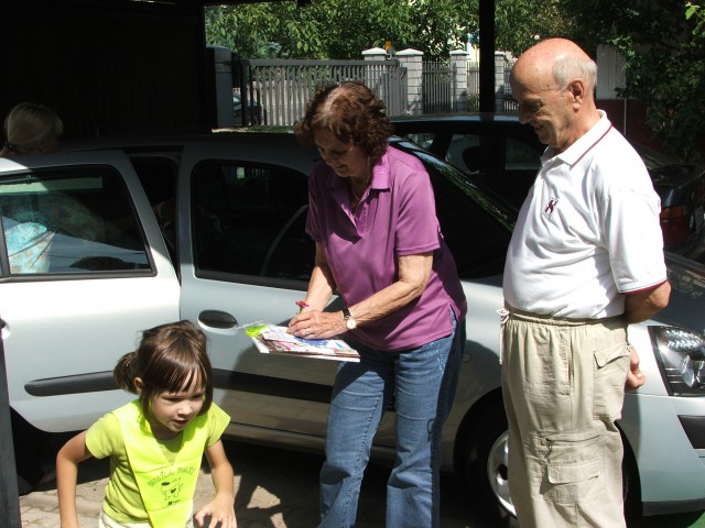 Lara for the first time in school - foto