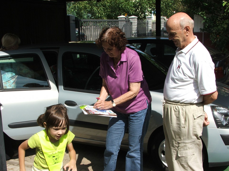 Lara for the first time in school - foto povečava