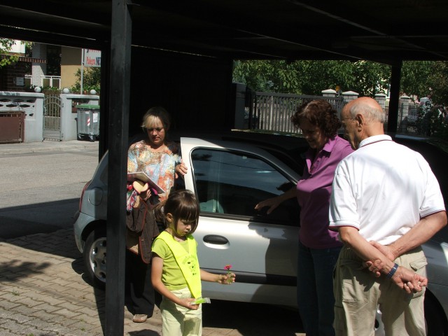 Lara for the first time in school - foto