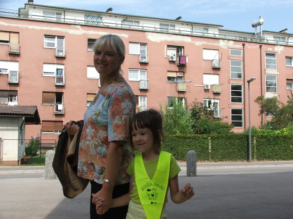 Lara for the first time in school - foto povečava