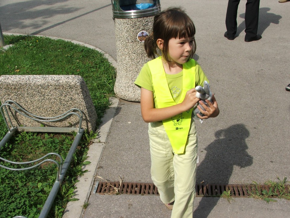 Lara for the first time in school - foto povečava