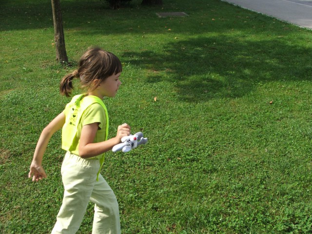 Lara for the first time in school - foto