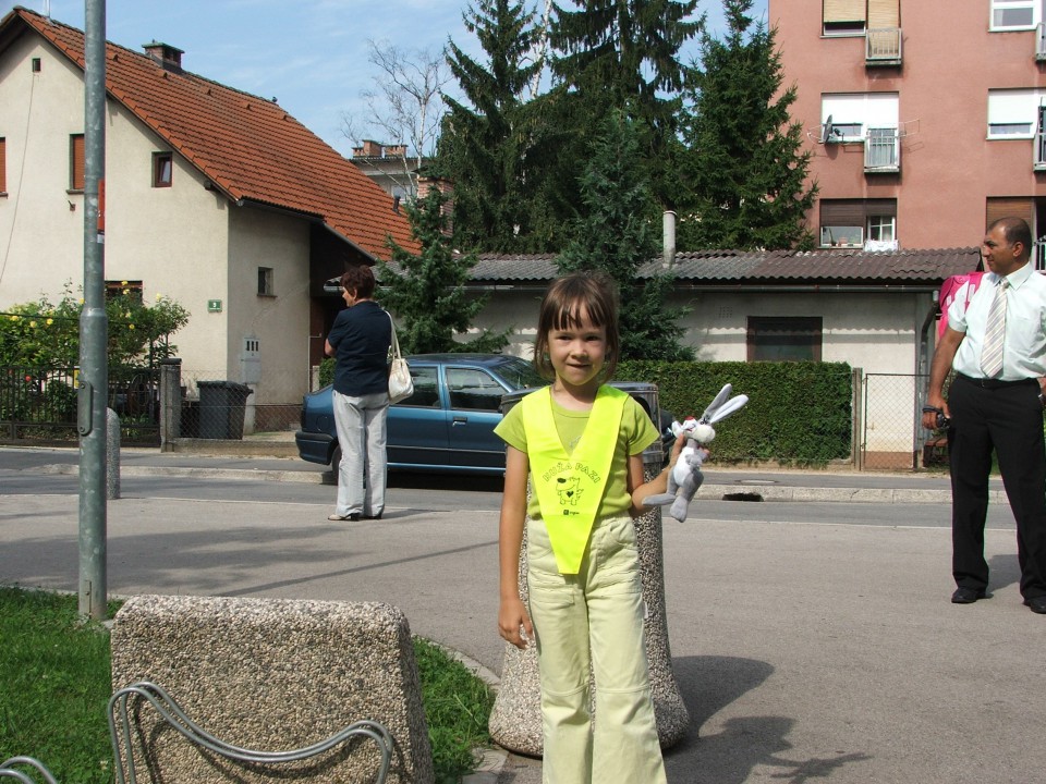 Lara for the first time in school - foto povečava
