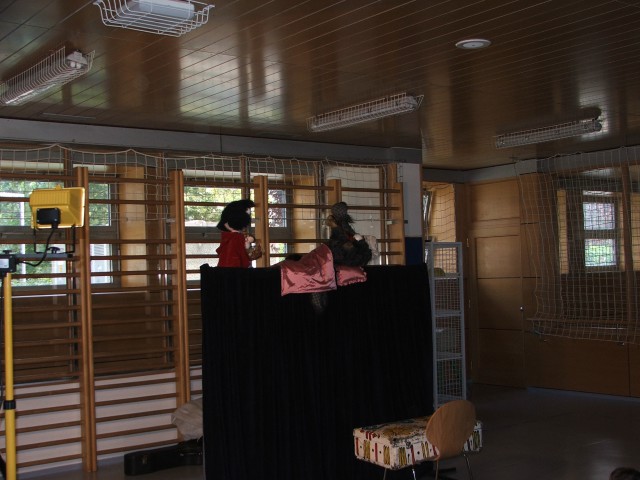 Lara for the first time in school - foto