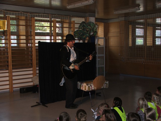 Lara for the first time in school - foto