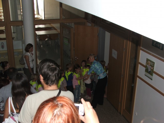 Lara for the first time in school - foto