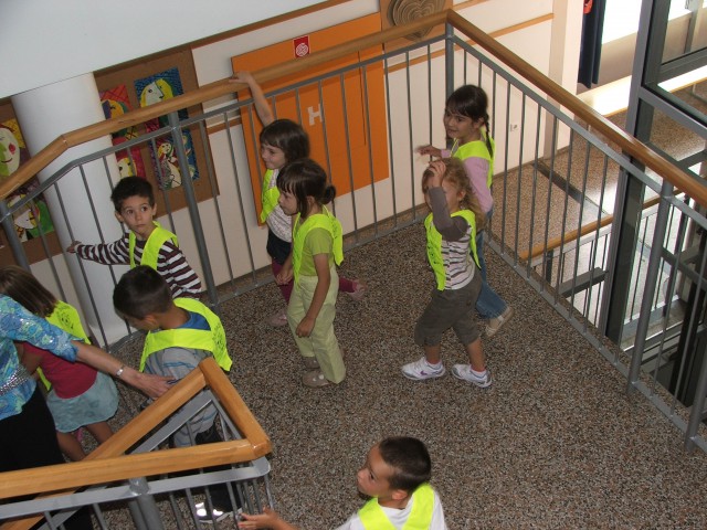 Lara for the first time in school - foto