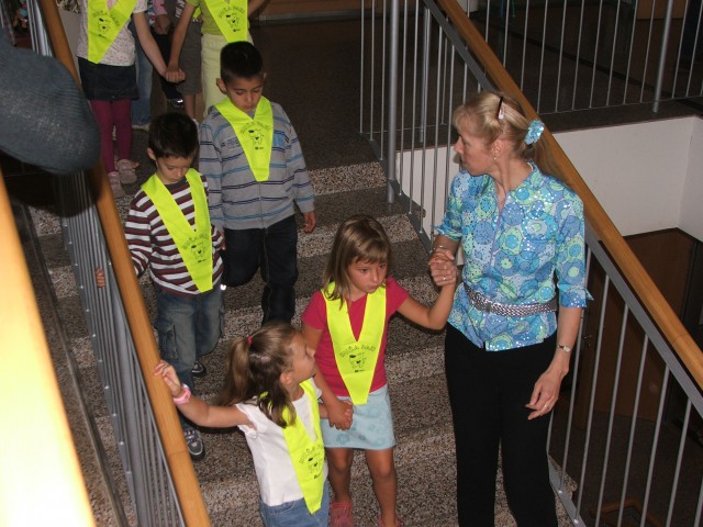 Lara for the first time in school - foto