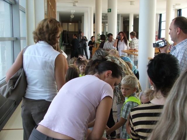 Lara for the first time in school - foto