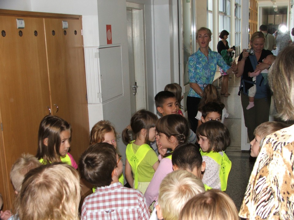 Lara for the first time in school - foto povečava