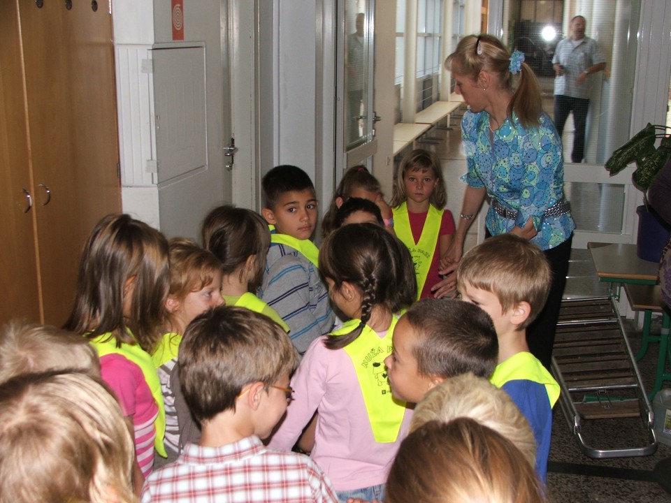 Lara for the first time in school - foto povečava