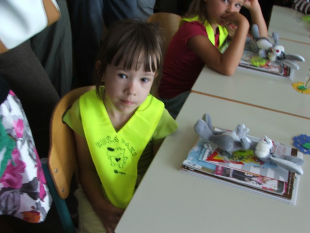 Lara for the first time in school - foto