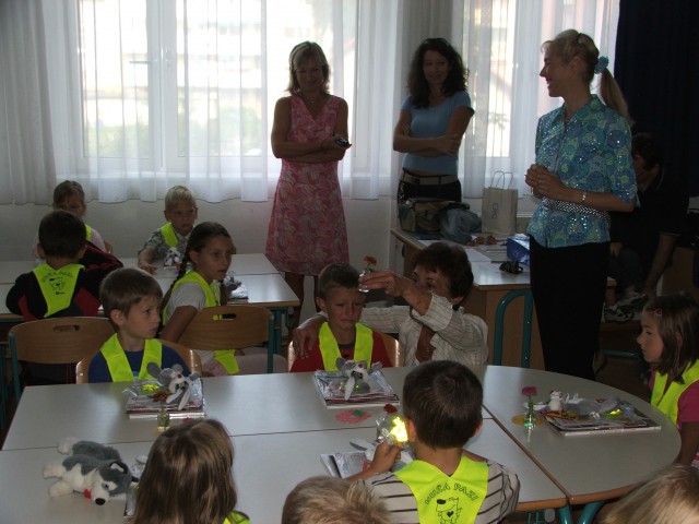 Lara for the first time in school - foto