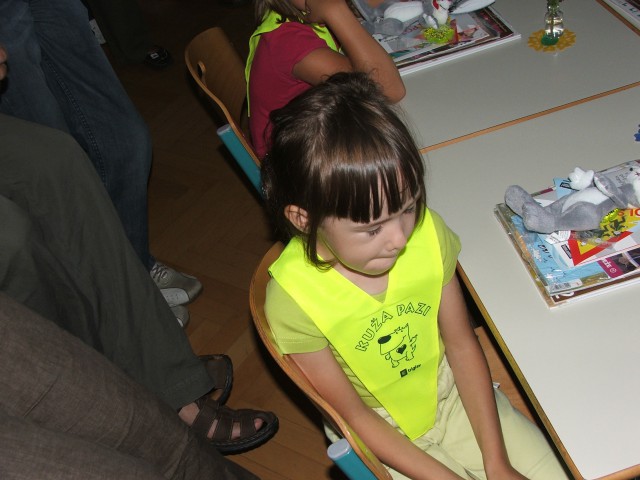 Lara for the first time in school - foto