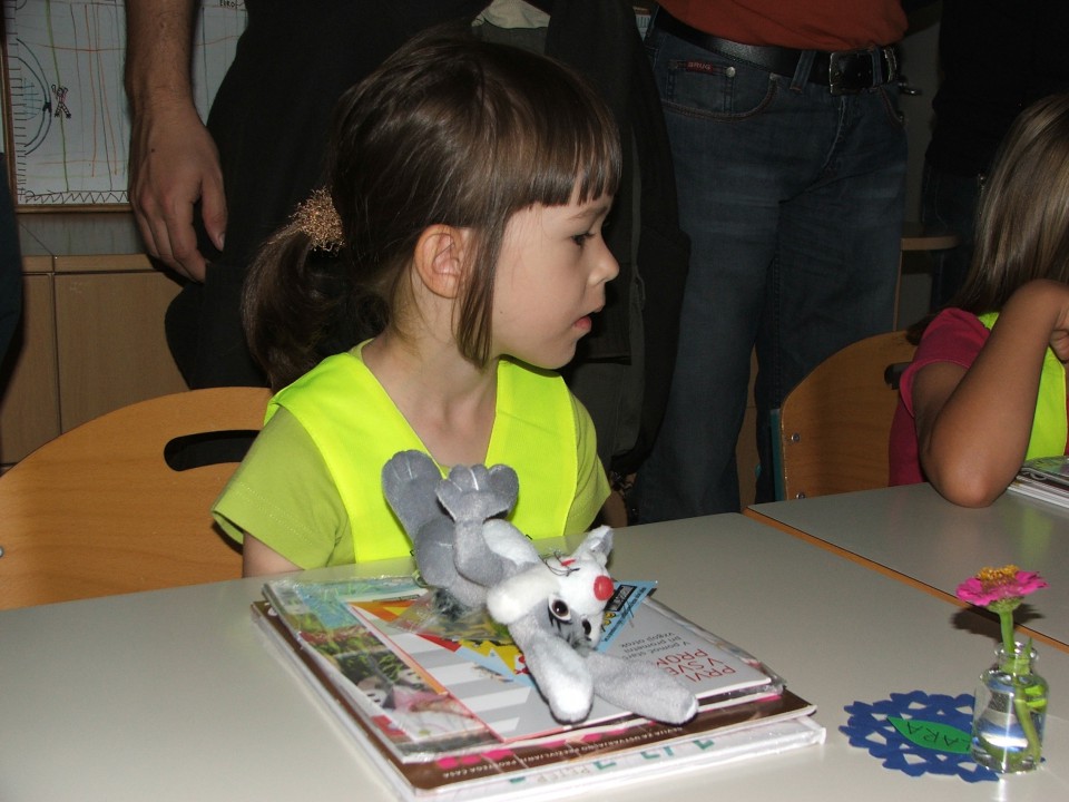 Lara for the first time in school - foto povečava