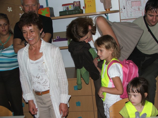 Lara for the first time in school - foto