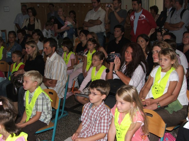 Lara for the first time in school - foto