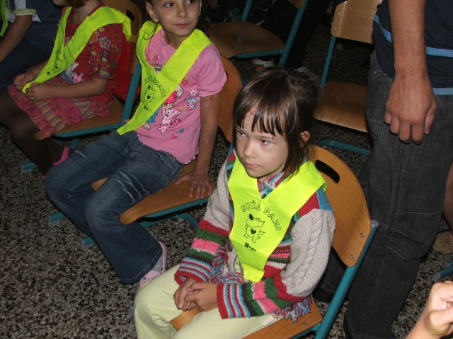 Lara for the first time in school - foto
