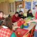 Marec 2008 - skupinska priprava eko - sadne solate v OŠ Stranje. Nekateri imajo posebne po