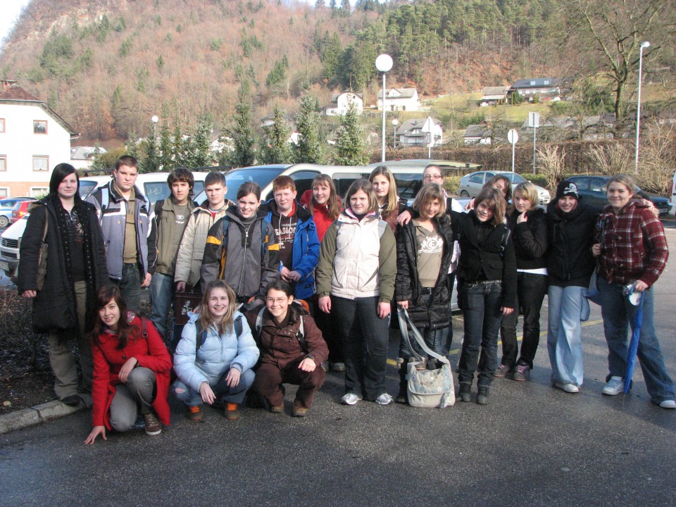 December 2007 - Skupinsko slikanje pred obiskom mladih v ZUIM-u Kamnik.