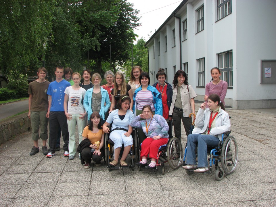 Junij 2008 - starejša skupina mladih prostovoljcev  iz Stranj z mladimi iz ZUIMA - zaključ