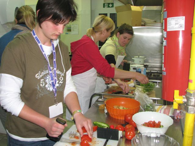 Osnovnošolci-prostovoljci iz Stranj - foto