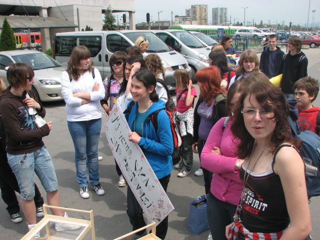 Osnovnošolci-prostovoljci iz Stranj - foto