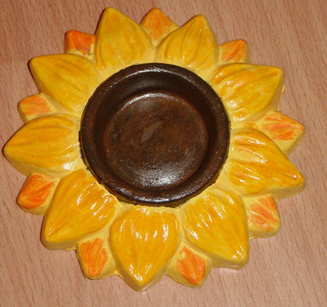 Svečnik sončnica, prebarvan z akrilnimi barvami