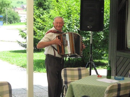 Druženje po usmerjanju prometa na kolesarskem - foto povečava