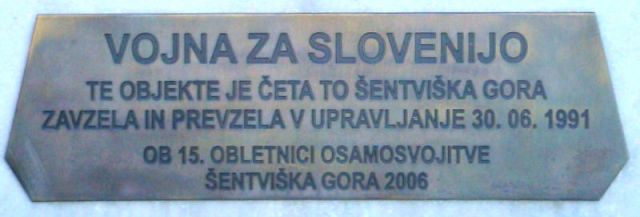S kolesom ob obeležjih vojne za Slovenijo - foto